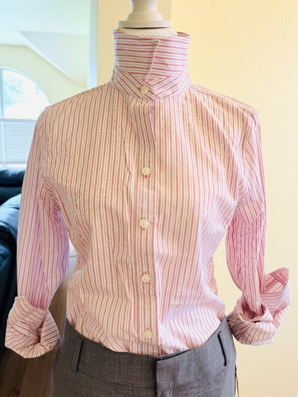 Banana Republic "Non-Iron Fitted" button-down dress shirt- Super Cute! - Picture 3 of 4